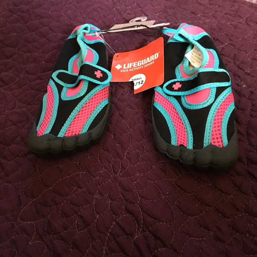 NEW KIDS SMALL(11/12) life guard activity shoes